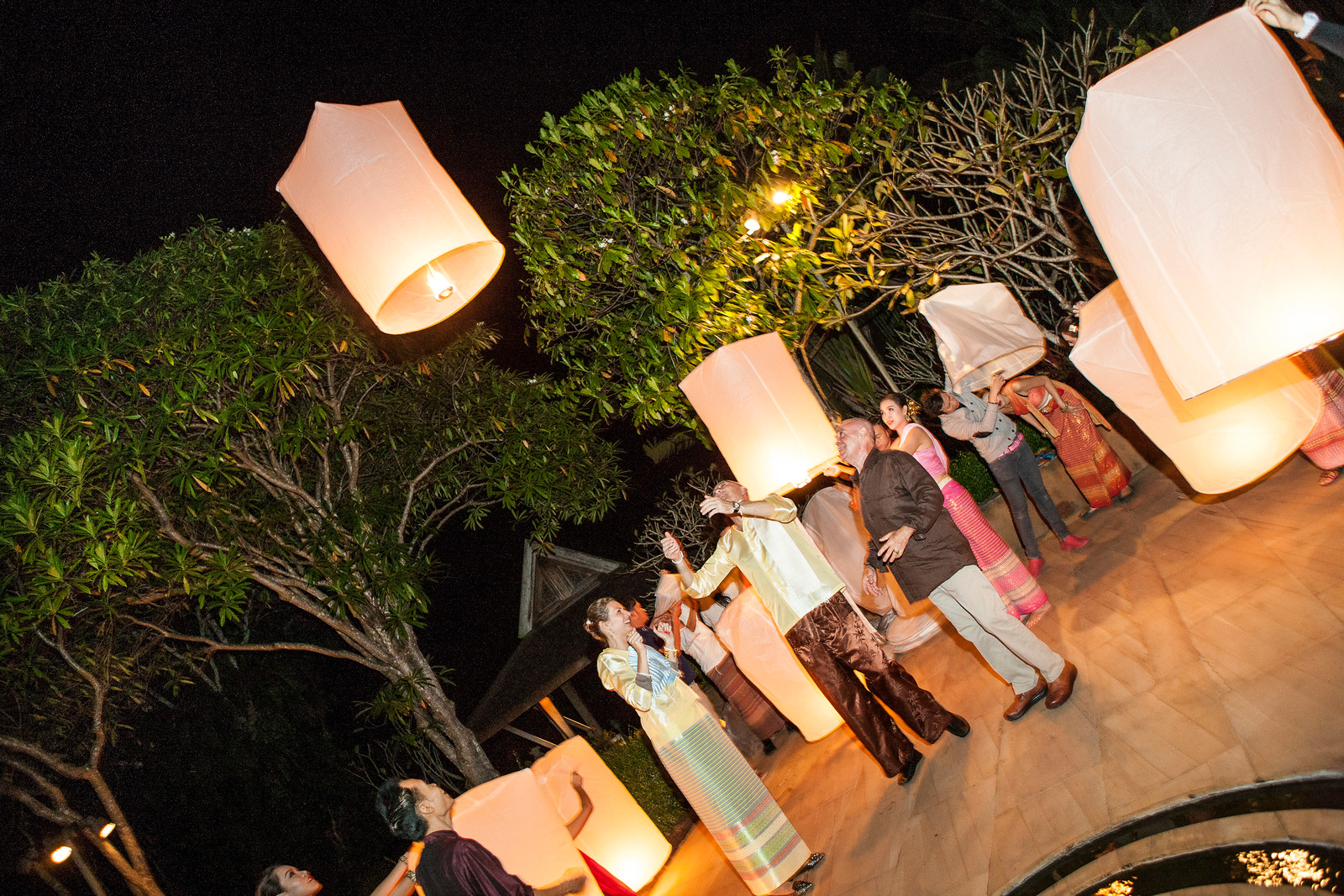 thailand lantern release chiang mai howie's homestay