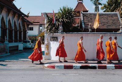 thailand-chiang mai-monks-billow-926-Gm5MyPc2P6I-unsplash